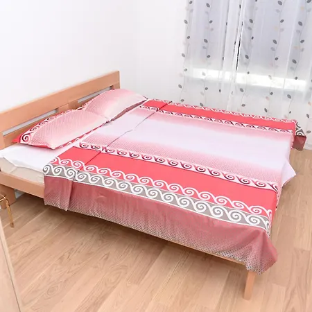 Aleks Apartman *