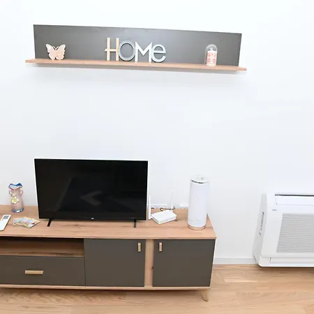 Aleks Apartman *